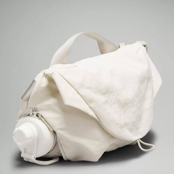 Lululemon Curved Crossbody Bag with Top Handle 3L in White Opal, BNWT - Picture 6 of 8